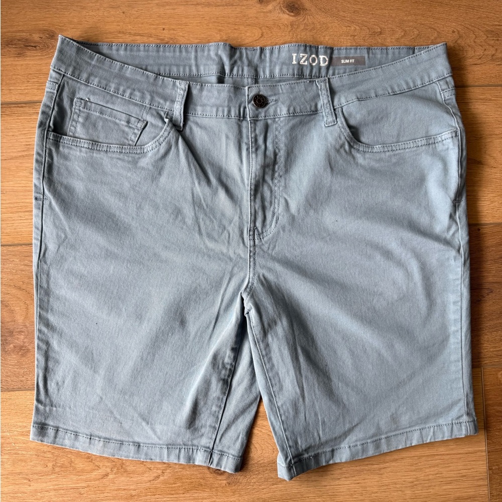IZOD Men's Gray Shorts 8 inch Inseam